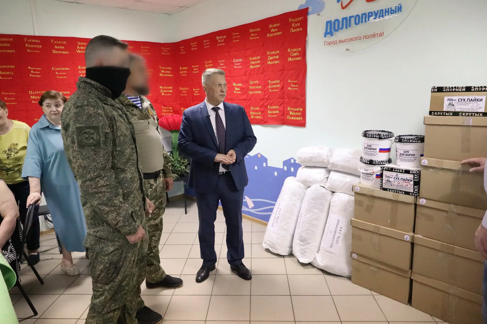 Точно по запросу: очередная партия гуманитарного груза отправилась за ленточку из Долго...