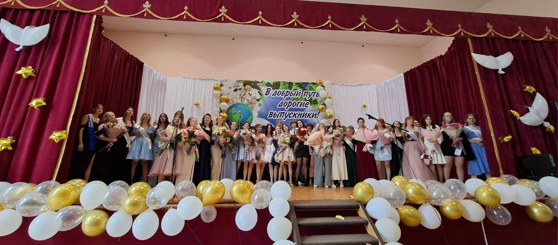 Дорогие девятиклассники! Поздравляю вас с этим важным днём. Сегодня вы стоите на пороге...