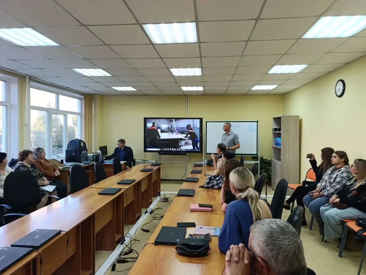 В рамках профориентационной работы состоялась встреча родителей учащихся 10 «Б» и 10 «В...