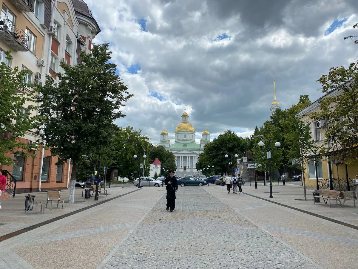 Ул. Московская — только пешком! 

Улица Московская — это любимое место для прогулок горожан. Чтобы п