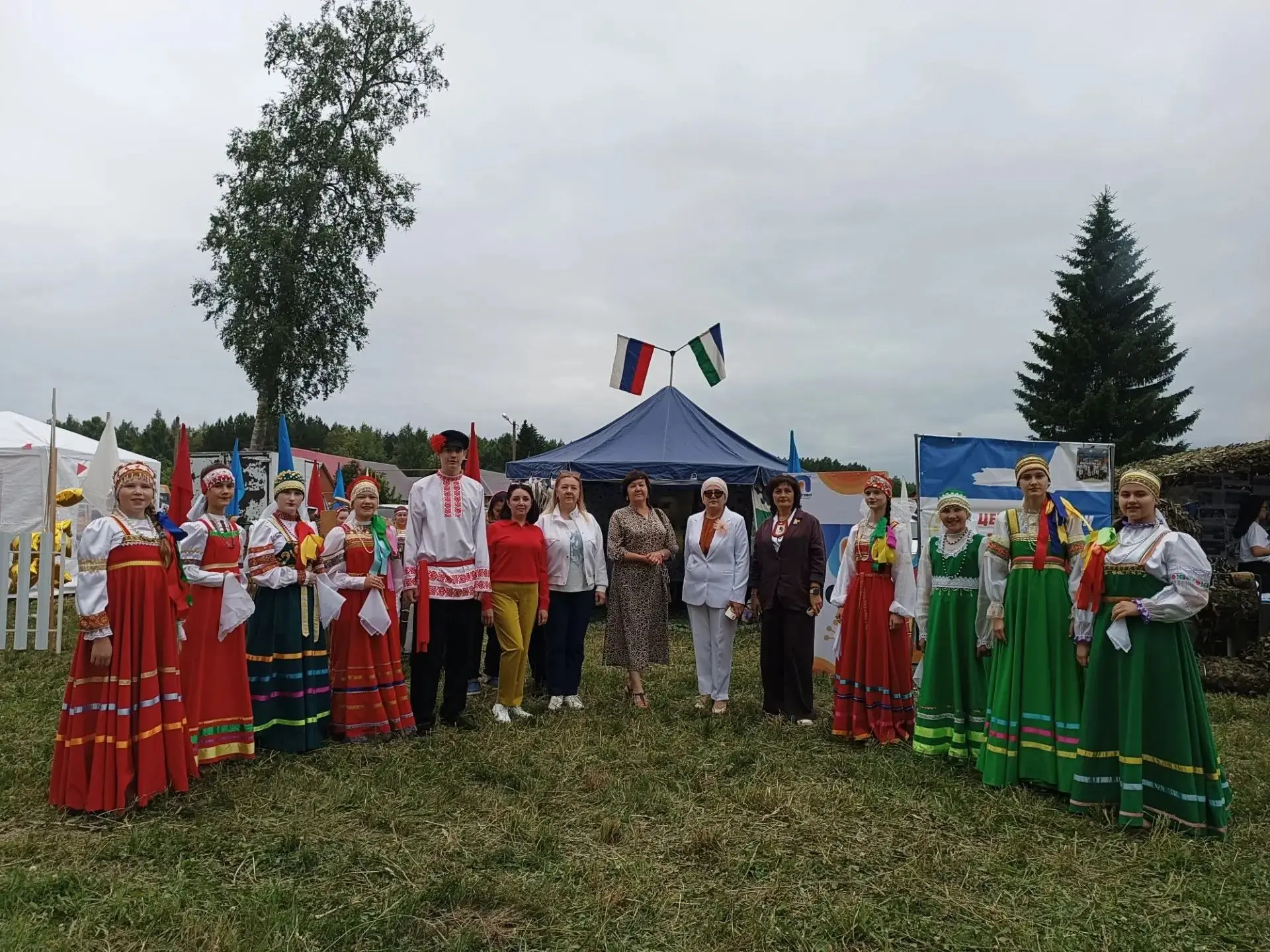 Сабантуй — это традиционный праздник окончания весенних полевых работ, который объединяет людей песн