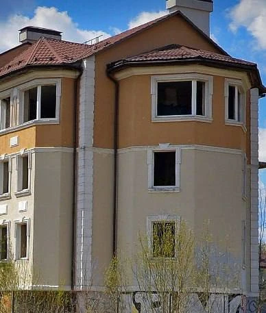 В соседнем Зеленограде 11-летняя школьница получила травмы после падения в недостроенно...