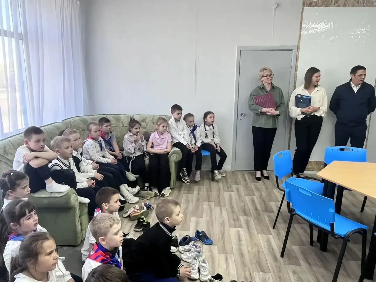 📚 В среду в нашей школе прошло открытие обновлённого информационно-библиотечного центра. Пространств