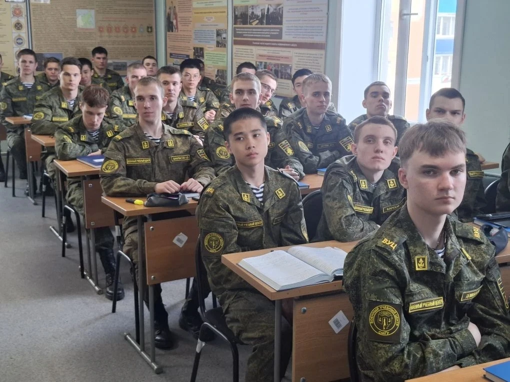 🔥 Они приближали Победу: в СахГУ прошла лекция о неизвестных героях  В рамках проекта Знание.Лектори