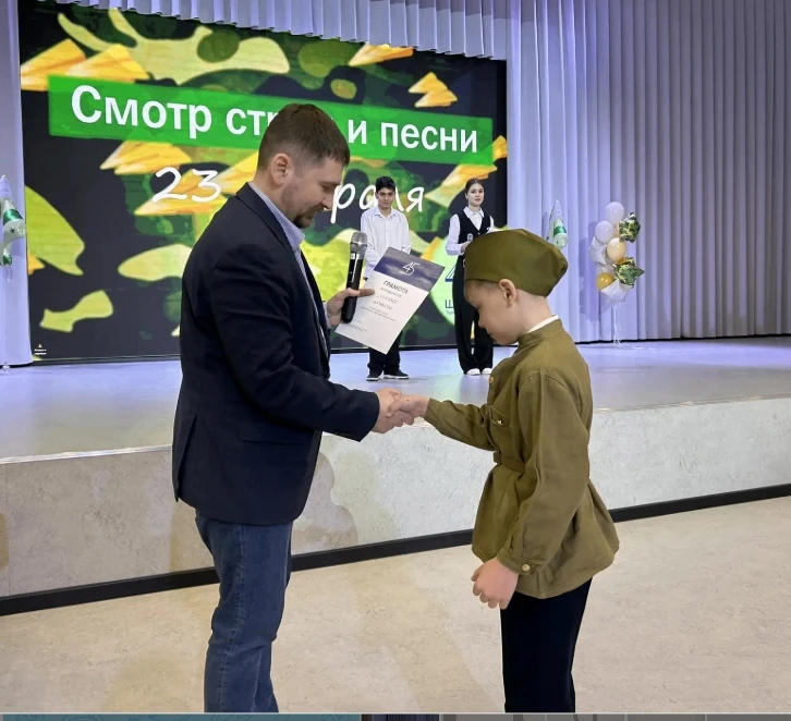 Сегодня в нашей школе состоялся смотр строя и песни, посвящённый Дню защитника Отечества — 23 феврал