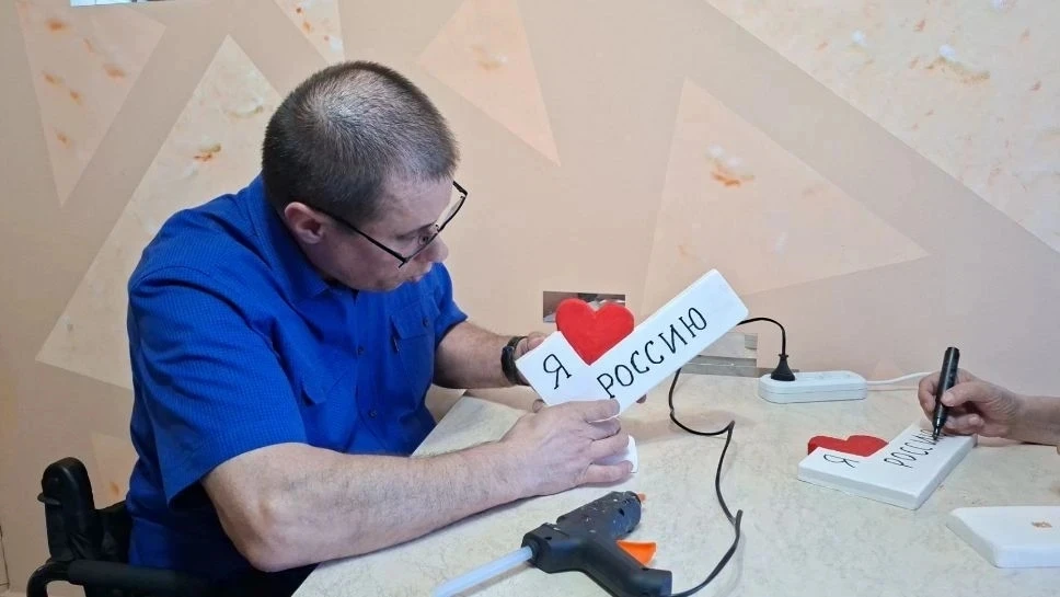 🏡Сегодня в нашем доме прошёл мастер‑класс с проживающими социального общежития по изготовлению стел