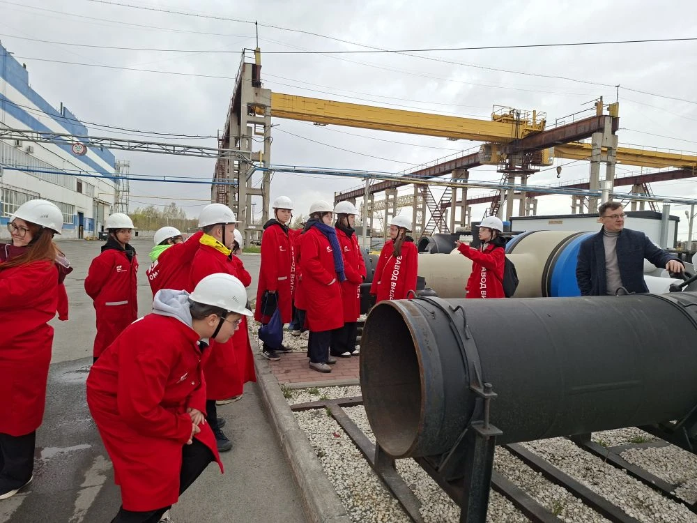 🏭 6В в деле! Профориентация по-взрослому 🔥  28 апреля учащиеся 6В класса вместе с классным руководит