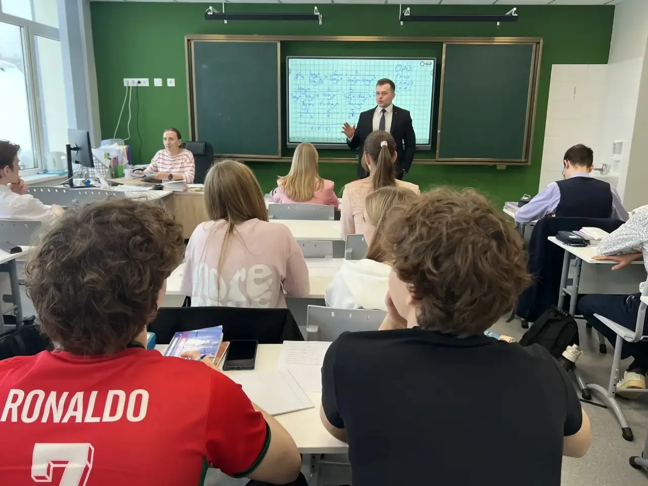 Профориентационное мероприятие в школе: встреча с представителем ФСО   В пятницу, 13февраля, в нашей
