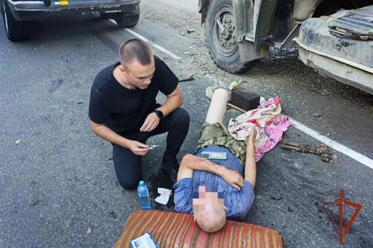 Сотрудники Росгвардии из Тулуна спасли водителя грузовика, попавшего в серьезное ДТП в ...