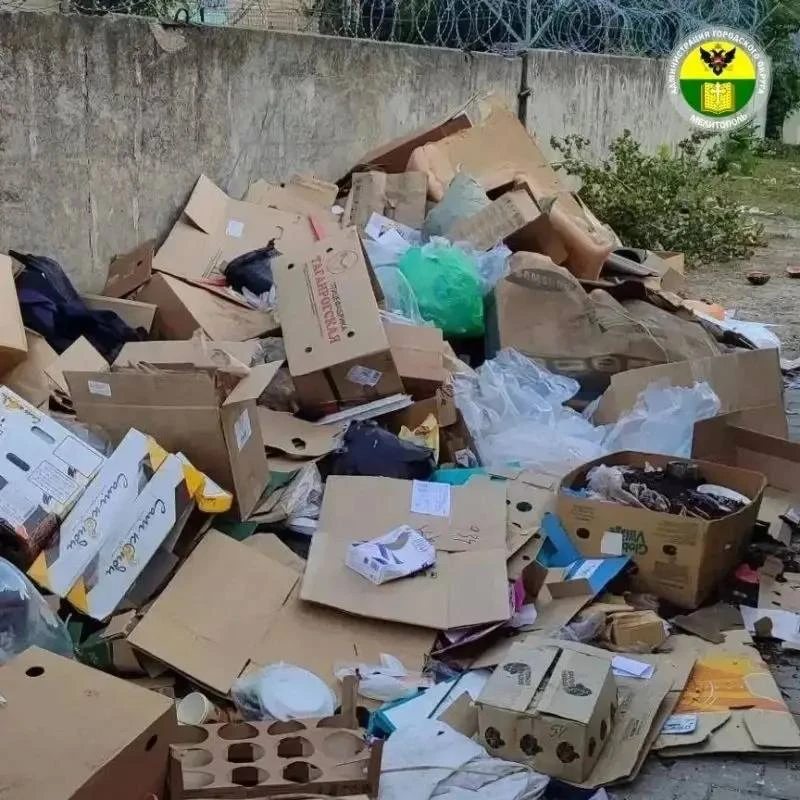 🗑️ Мелитопольские торговцы снова оставляют коробки и упаковку где попало