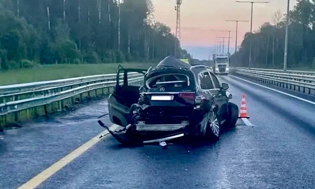 В Маловишерском округе «Мерседес» влетел в «КамАЗ» на М-11

ДТП произошло в 00:54 12 июня. Водитель 