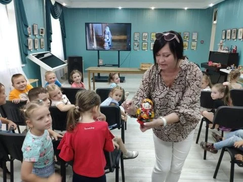 Интерактивную программу «К истокам народной культуры. Семейные традиции», посвященную Дню семьи, про