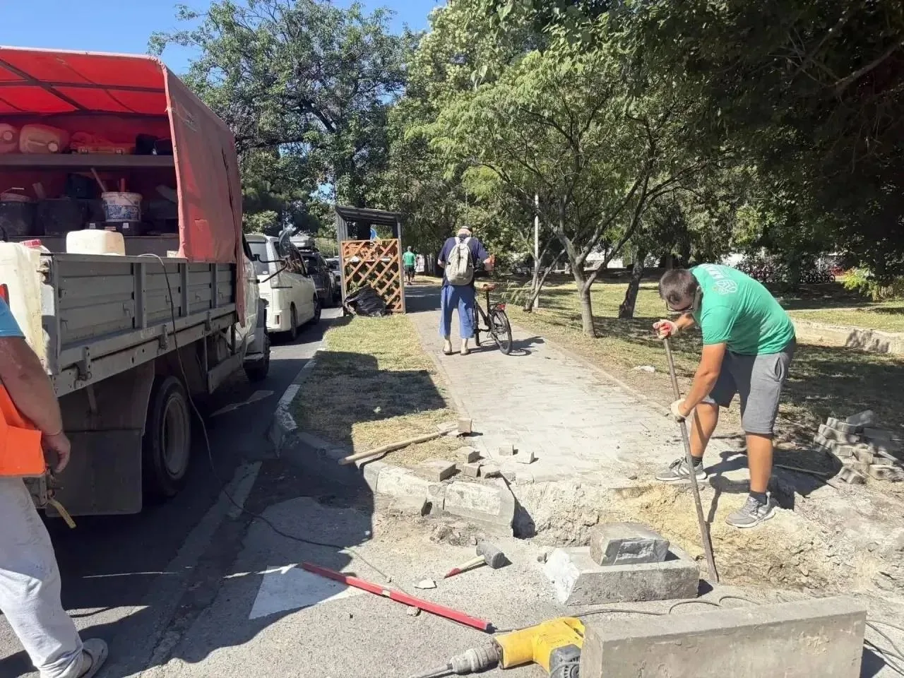 В Анапе приводят в порядок общественные пространства 🛠