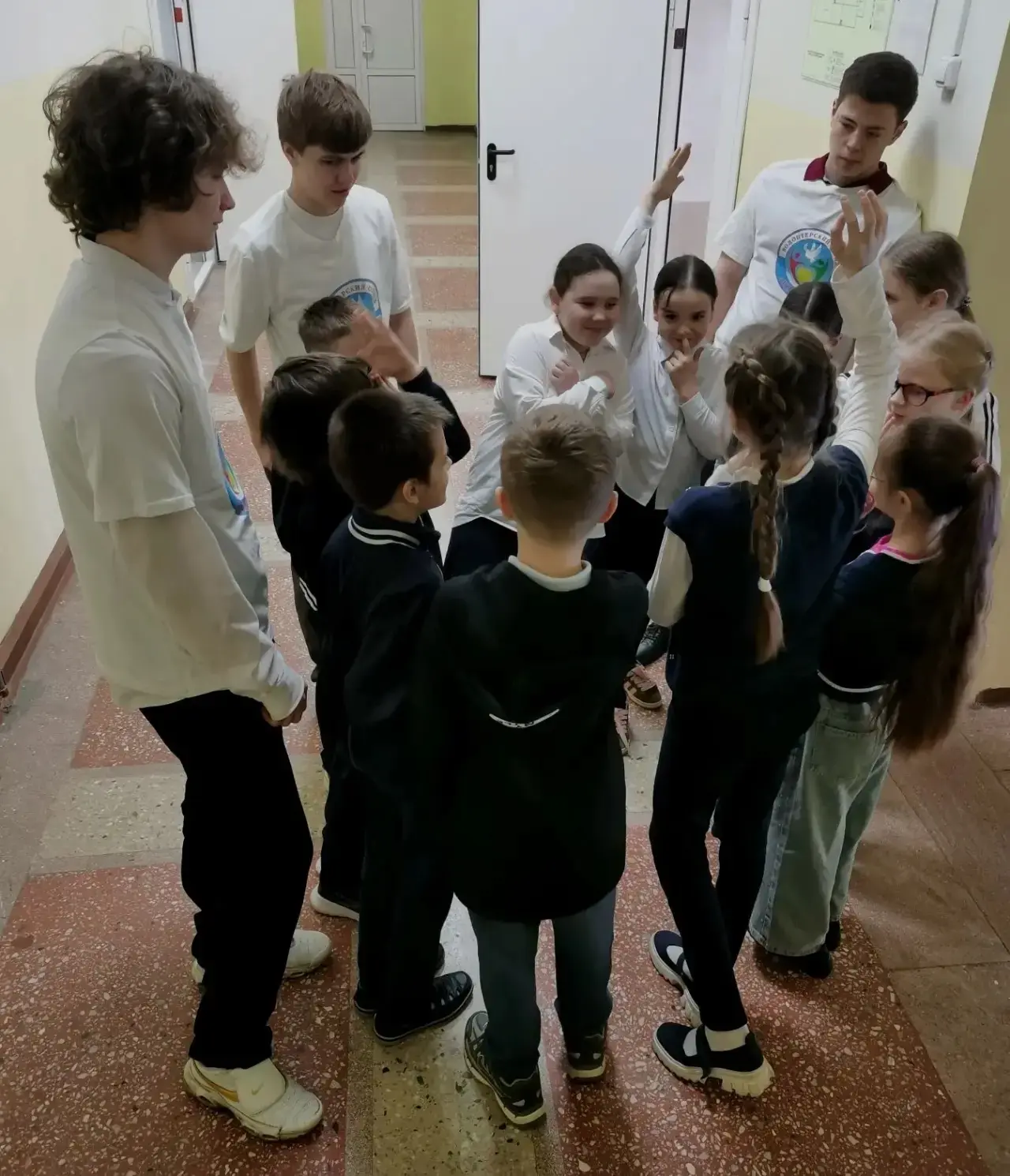 ☝🏻 Будь здоров!  💬 В рамках Всероссийской акции "Будь здоров!" активисты волонтёрского отряда "Макси