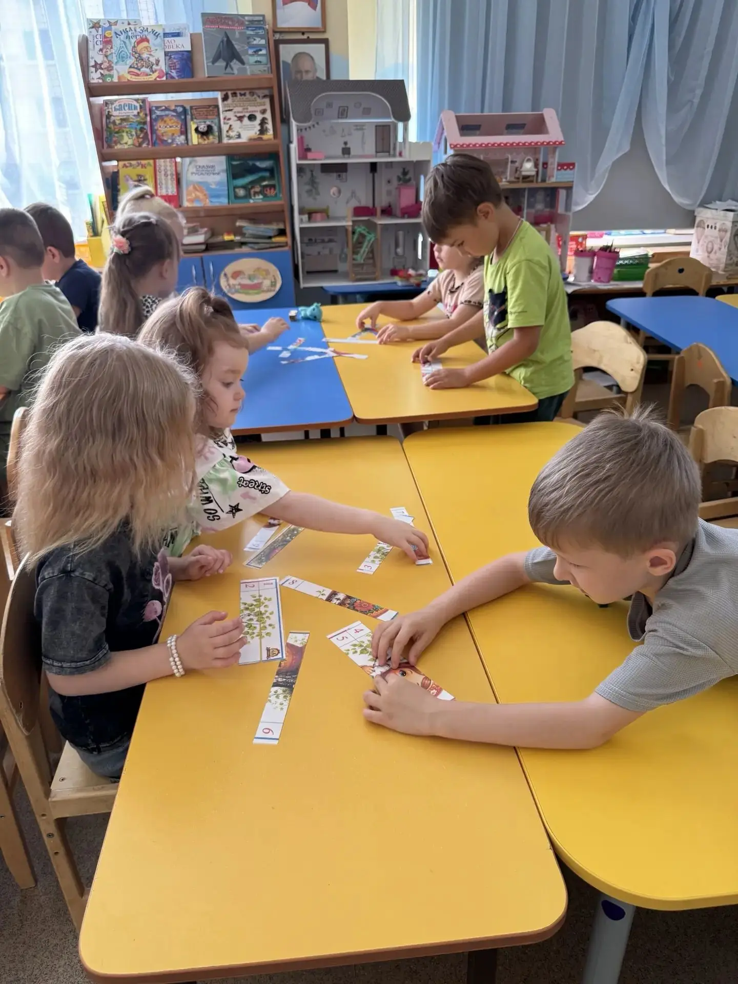 🎉 В нашей группе прошло занятие, посвящённое Дню Государственного флага России! 🇷🇺