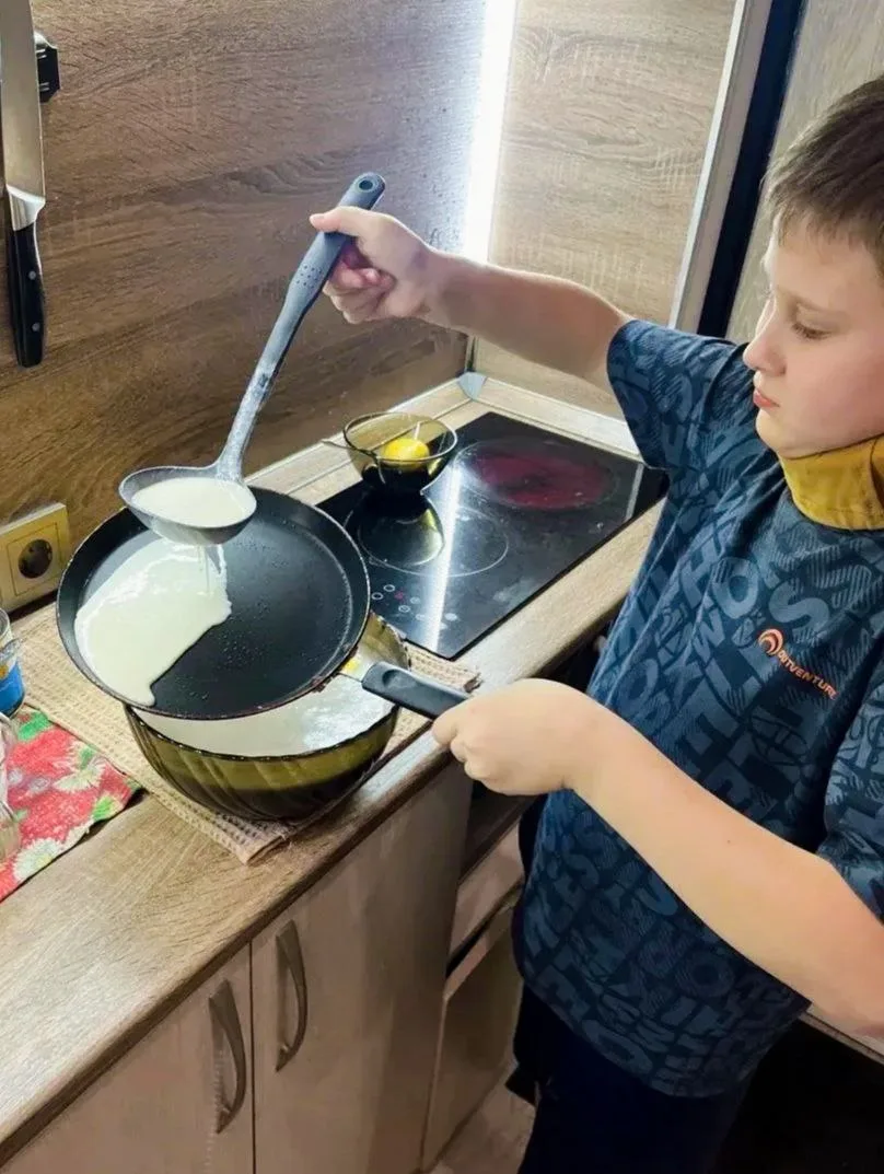 Акция "Помощь с любовью" 🥰🤗  Наши ученики структурного подразделения участвуют с Движением Первых в 