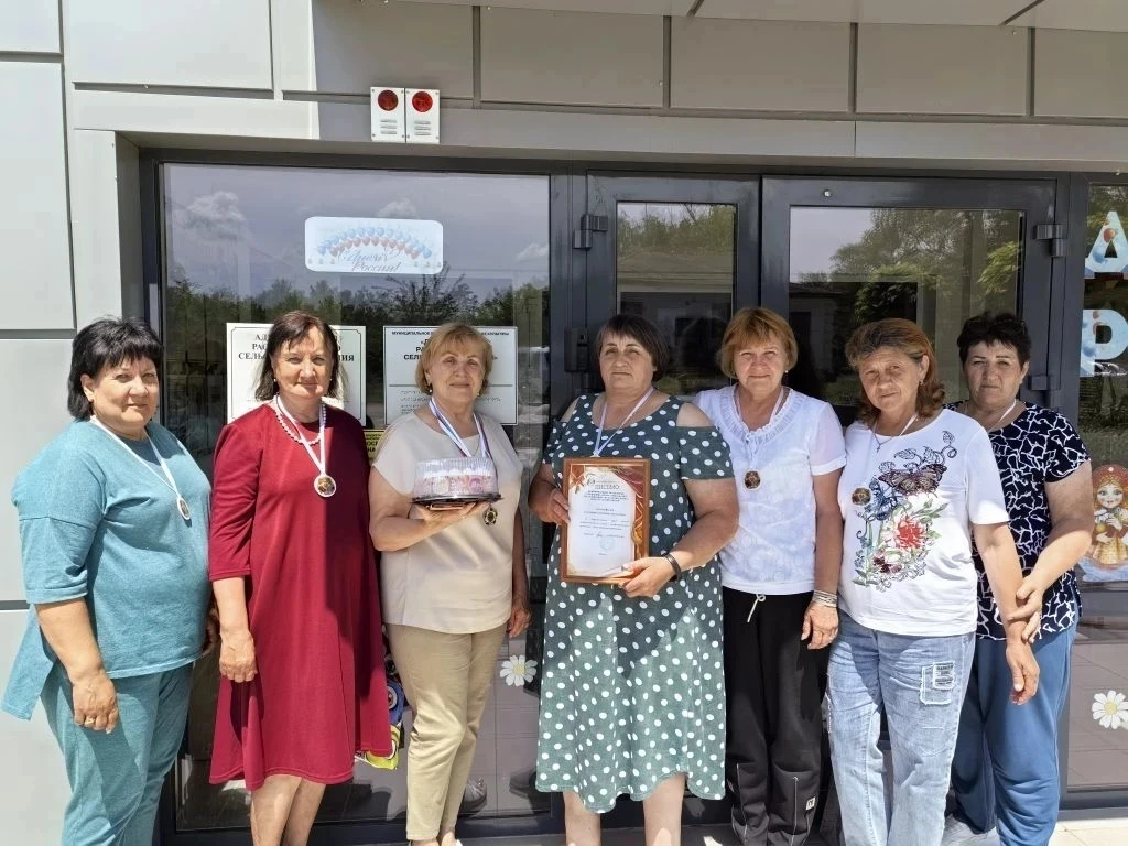 10 июня руководство Центра социального обслуживания  поздравили социальных работников о...