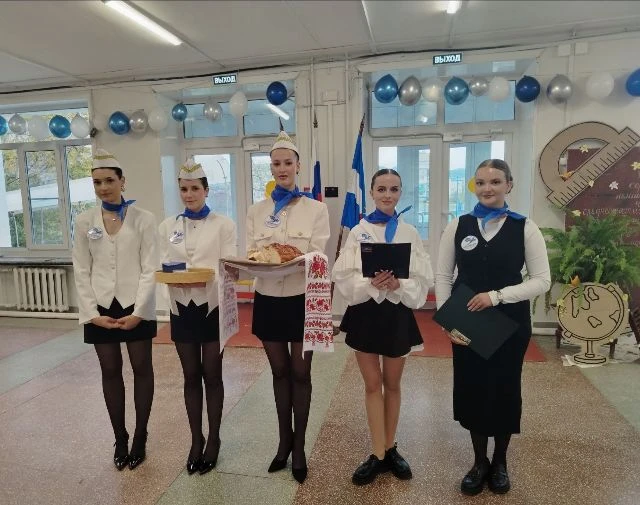 📍Двери обновлённой школы № 1 распахнулись для представителей педагогического сообществ...