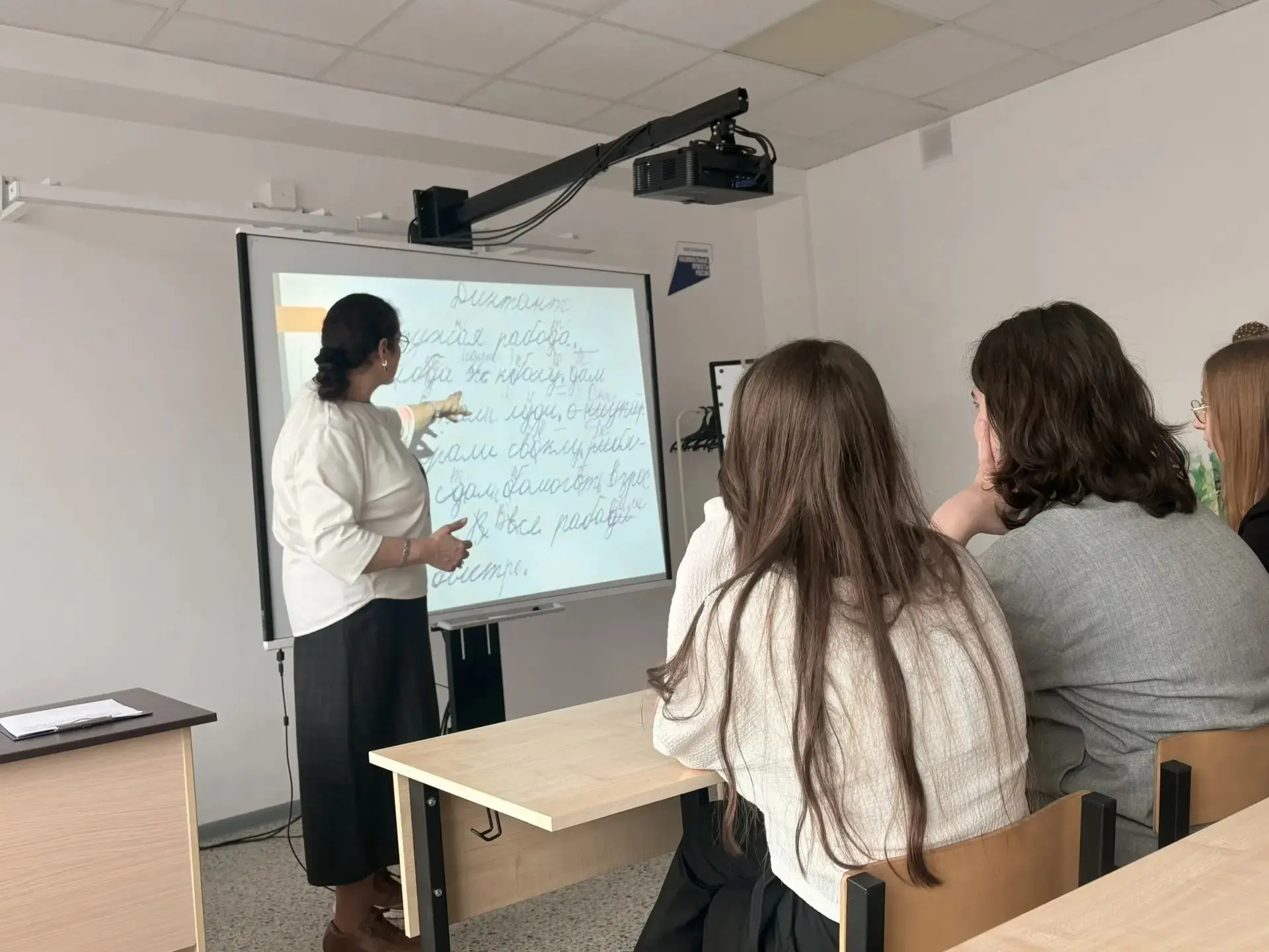 8А в деле: пробуем профессию педагога! 🧑🏫👩🏫  В пятницу,8а побывал на профориентационной экскурсии в 