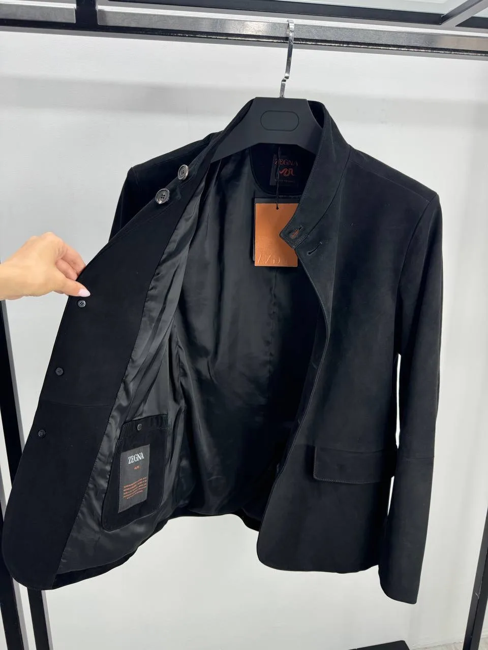 ✨ Пиджак Zegna

➡️Носите с джинсами, светлыми брюками или тонким трикотажем для спокойного и дорогог