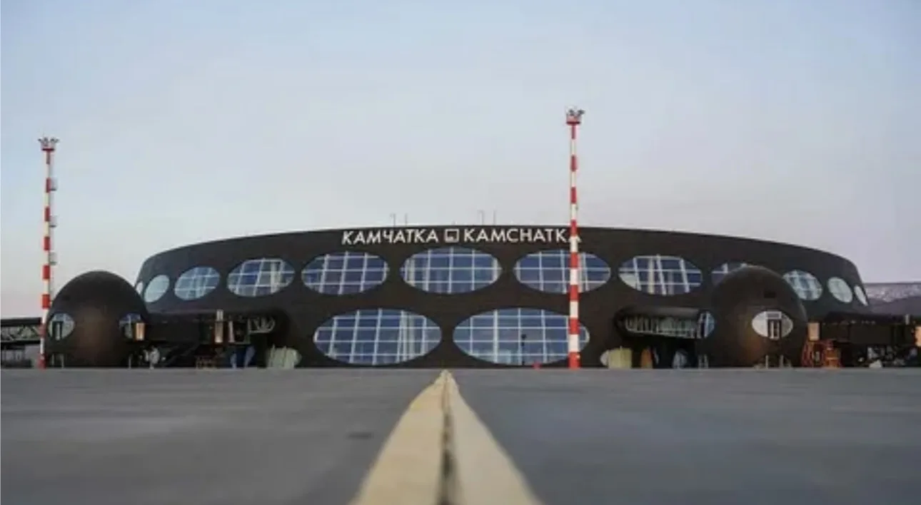 Первое, что меня поразило, — это необычный облик аэропорта Петропавловска-Камчатского. ...