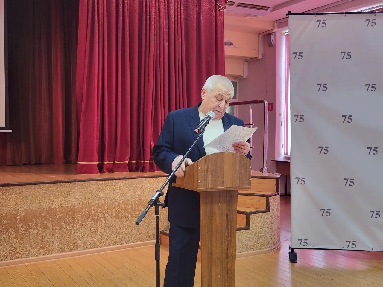 🇷🇺🕯️📚 Сегодня в нашей школе прошёл урок мужества «Блокадный Ленинград». Его гостем стал участник бое