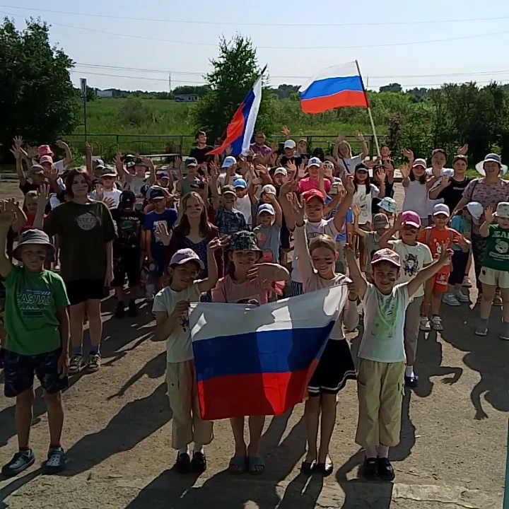 🇷🇺Сегодня, 22 августа, наша страна отмечает важный праздник — День Государственного ф...