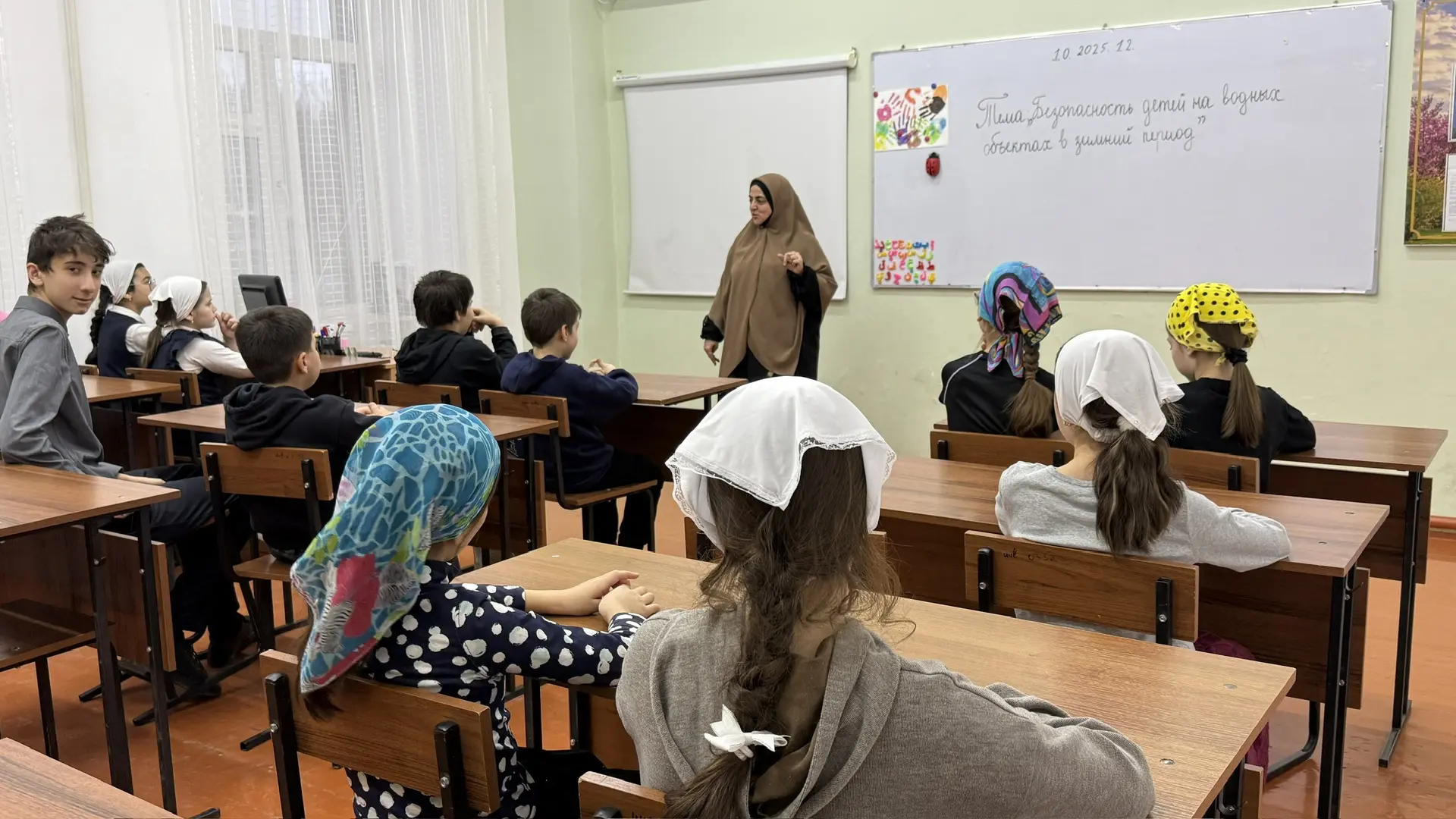 В нашем центре состоялась беседа с обучающимися на тему безопасности на водных объектах в зимний пер