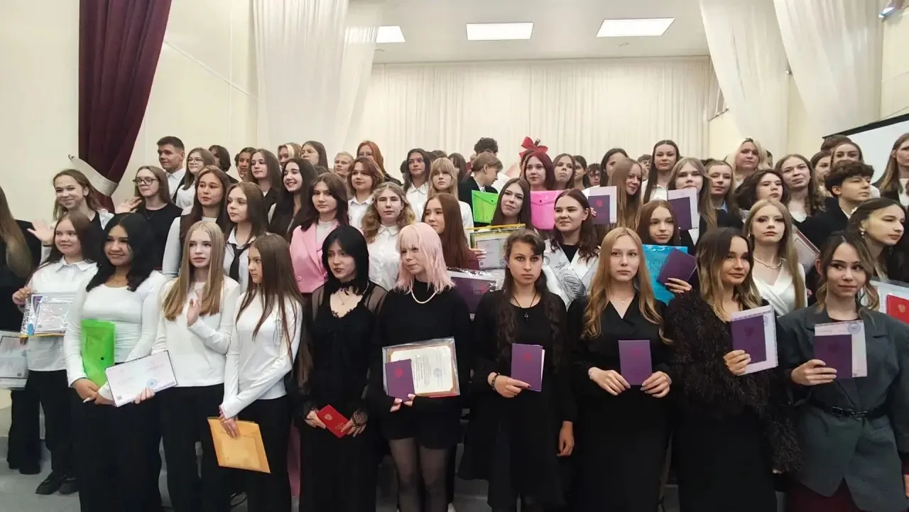 27 июня 2026 года 98 выпускников 9 класса МОУ "СОШ №21" получили аттестаты основного общего образова