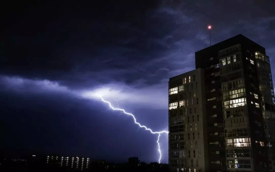 ⚡ Ночью и утром в воскресенье, 26 июля, в Воронеже и по области местами ожидается компл...