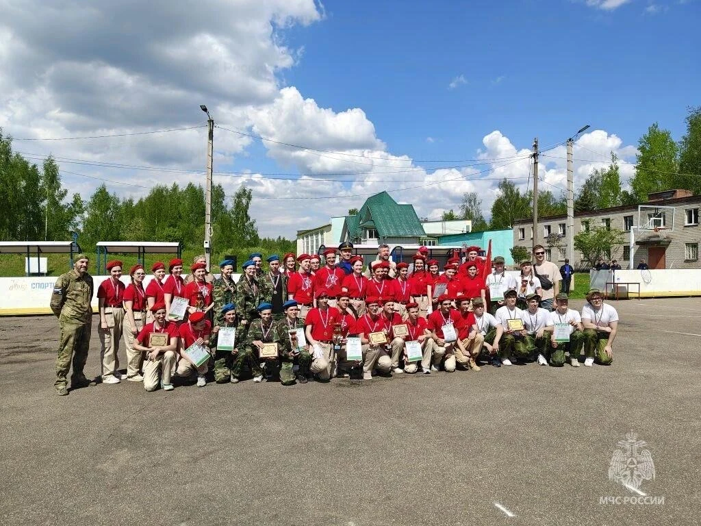 🚒 Сотрудники МЧС России приняли участие в организации и проведении военно-патриотической игры «Насле