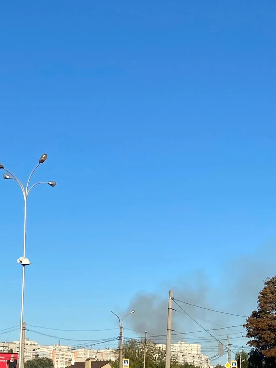 Дым на месте ударов Гераней в Харькове.