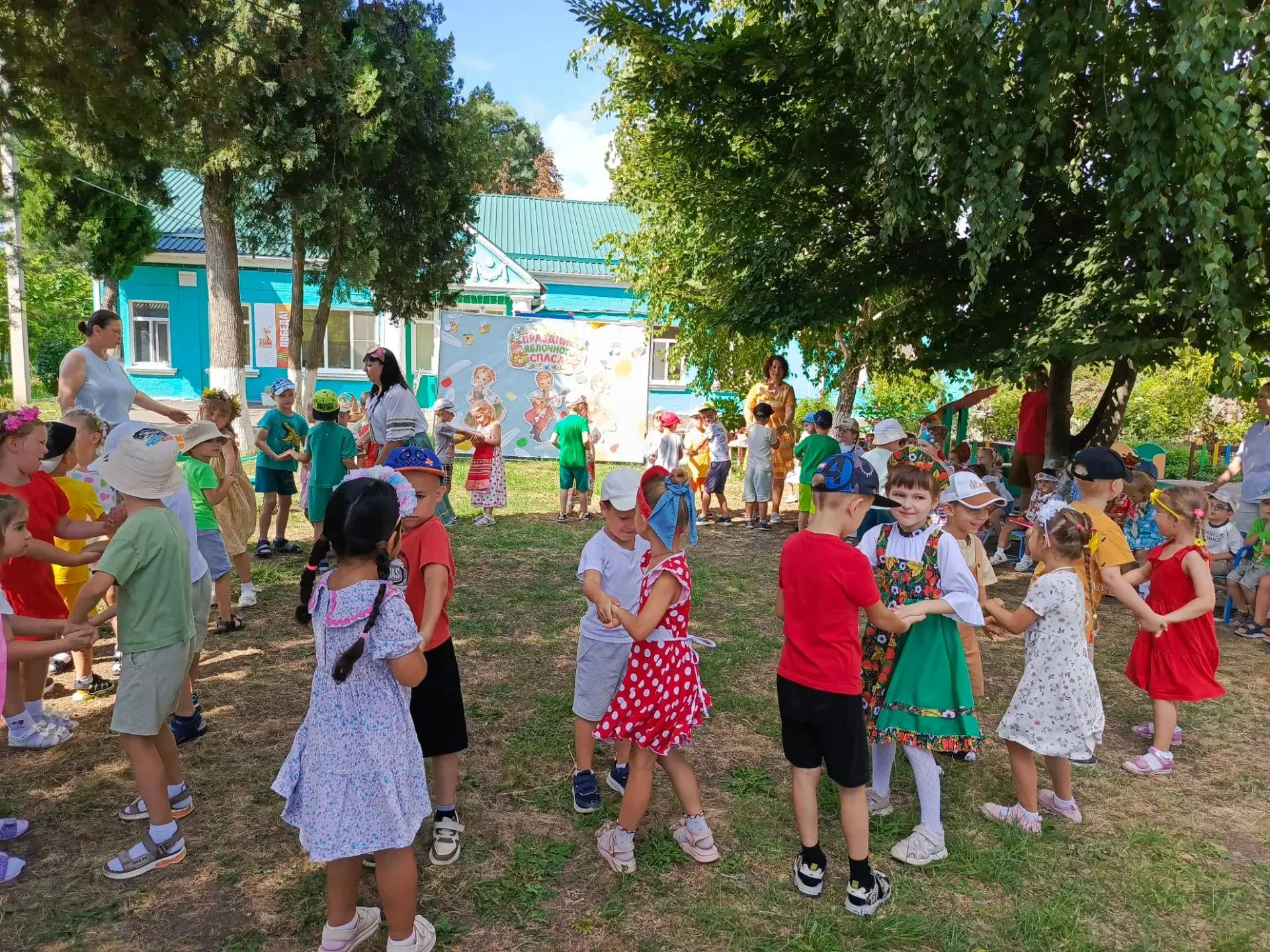 Сегодня в нашем детском саду мы отметили Яблочный Спас 🍎🍎🍎— добрый народный праздник...