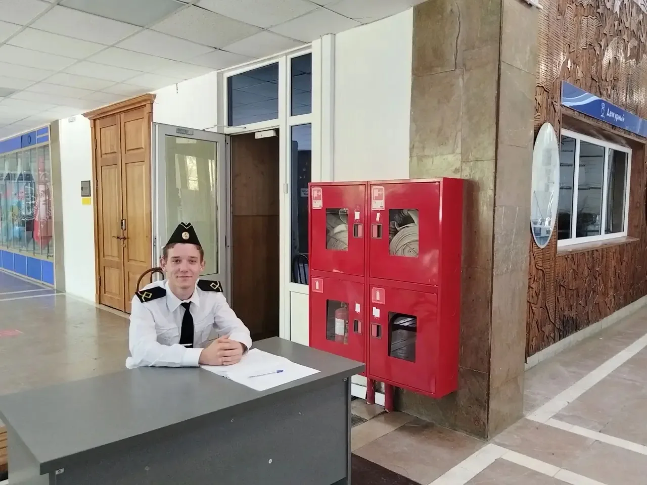 Доброго утра и отличной рабочей недели желает всем Илья Саратов, курсант 8 роты Судомеханического фа