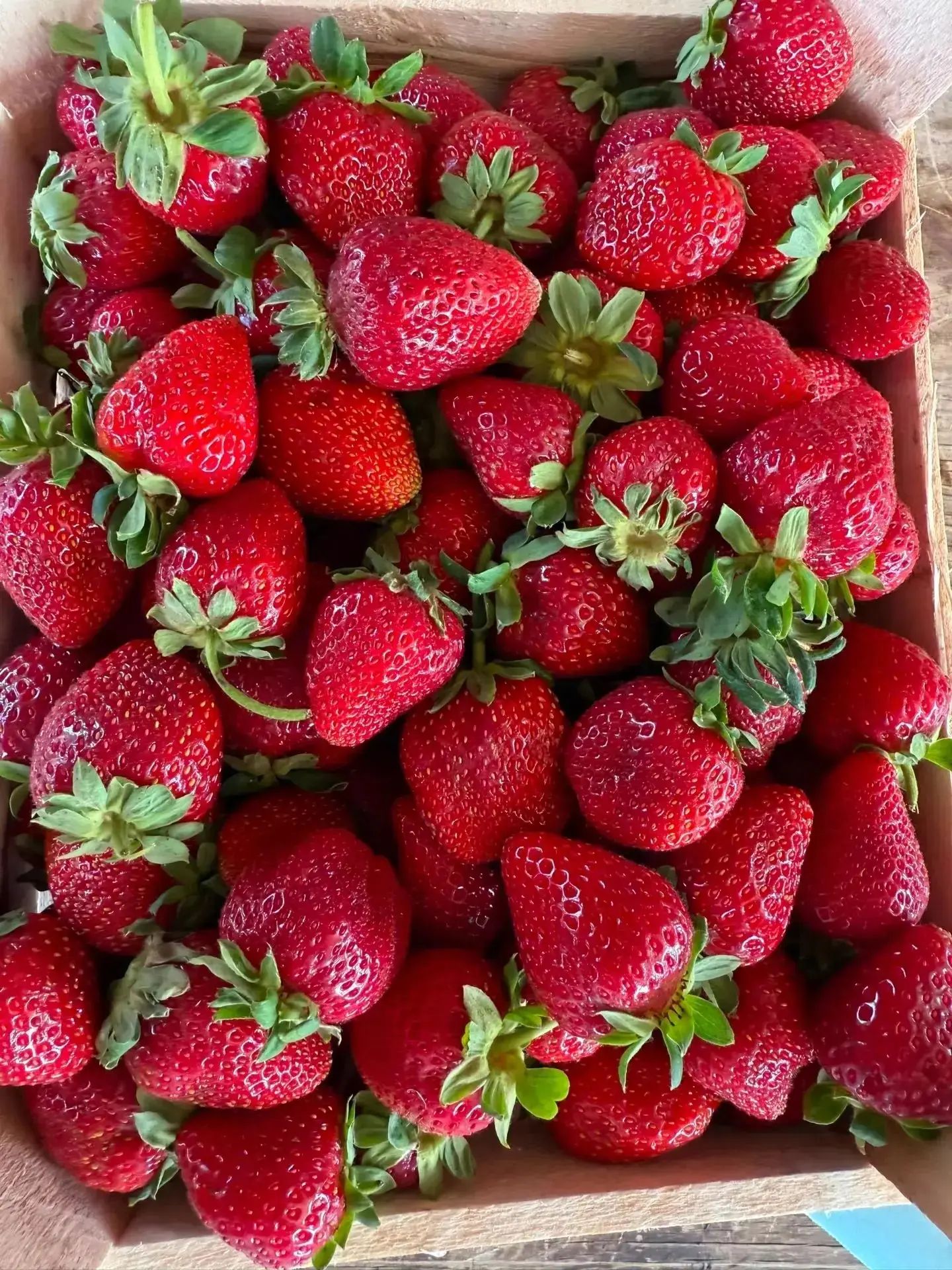🍇🍓 Отличные новости! В этот четверг прибывает одна из последних машин в этом году — в...