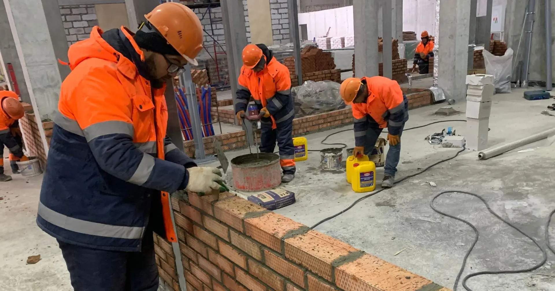 📈Строители в Новосибирской области стали получать на 22% больше