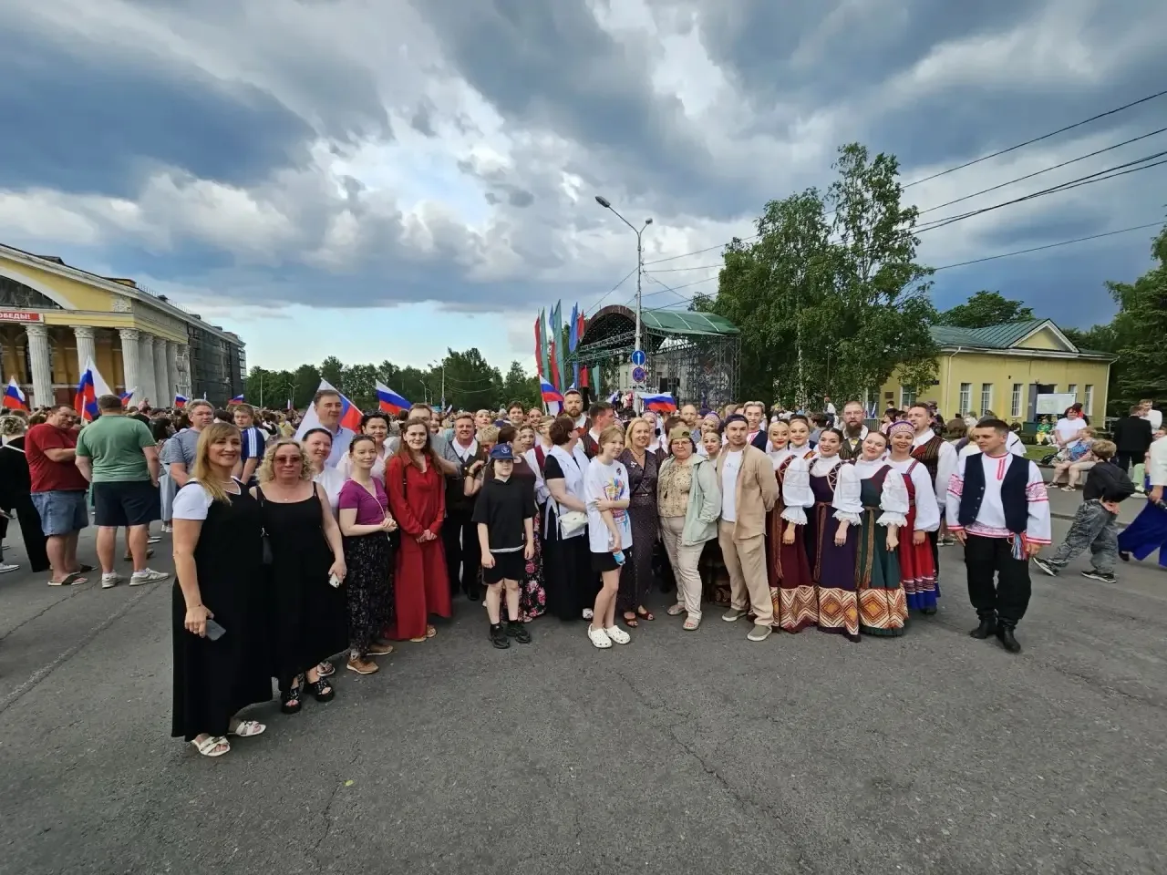 🇷🇺Сегодня коллектив Министерства культуры Республики Карелия вместе с жителями города отпраздновал