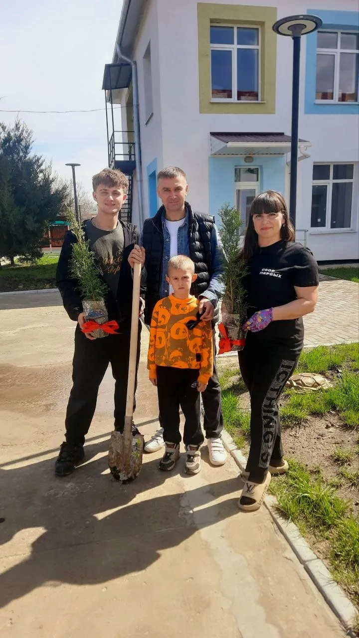 В Луганской Народной Республике продолжается эстафета памяти о героях Великой Отечестве...