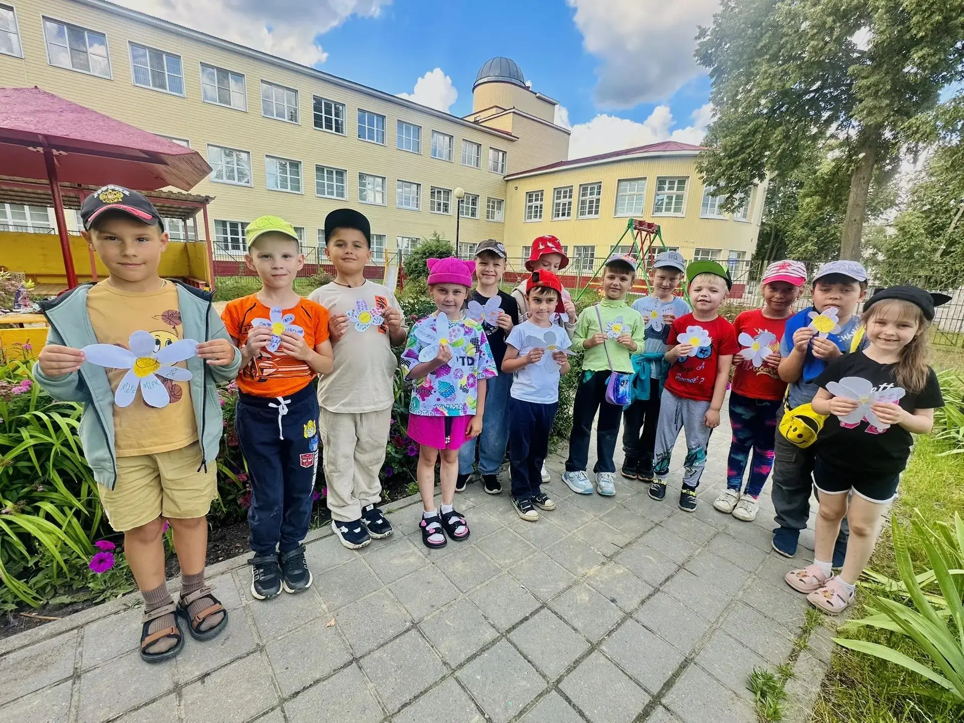 🌼Мы открываем праздничные мероприятия, посвященные Дню семьи, любви и верности!❤️ Воспитанники груп