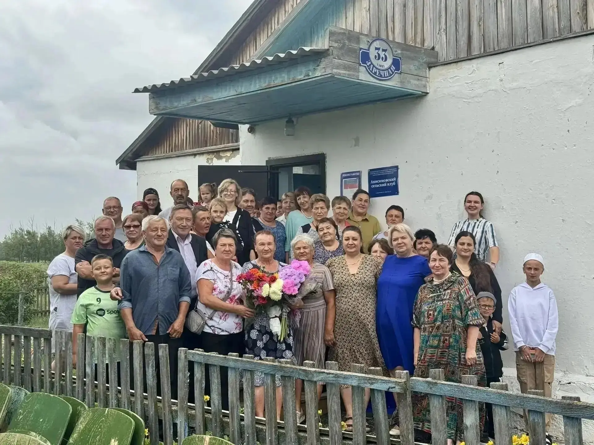 В Анисимовском клубе проводили на заслуженный отдых фельдшера Карасукской ЦРБ Галину Ан...