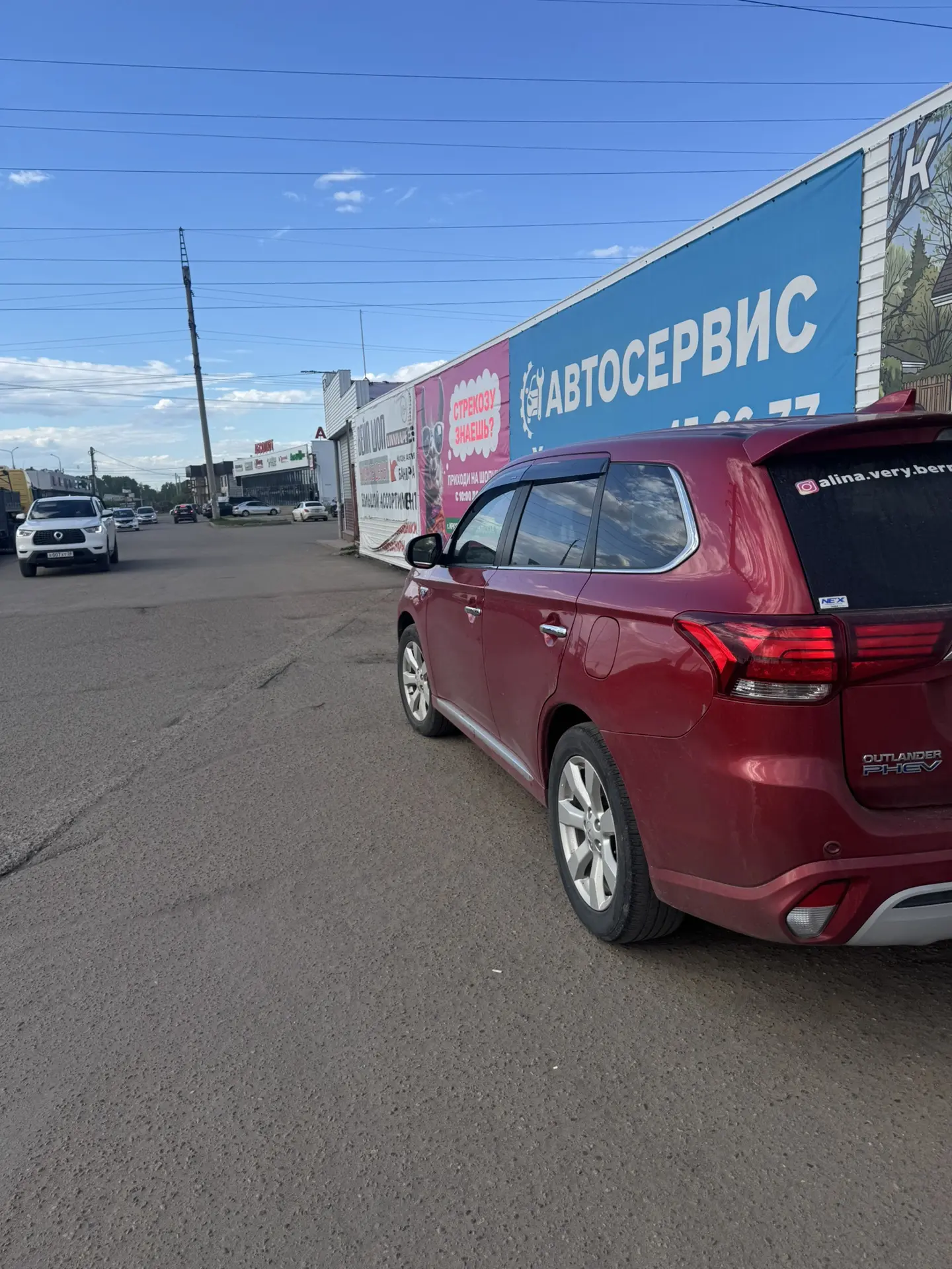 Хомутово , стою на выезде с заправки