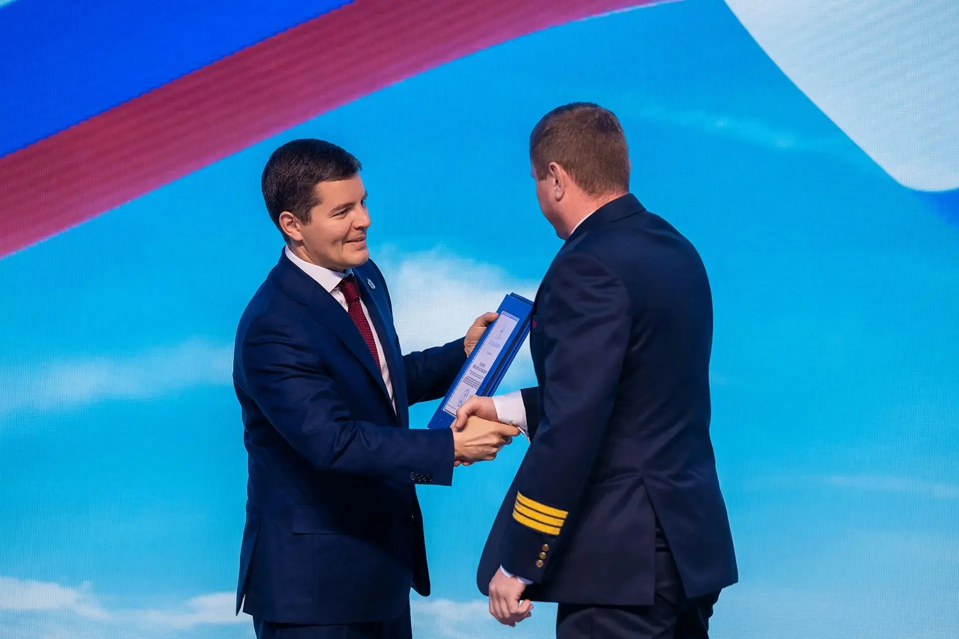 🔥 Укротители стихии: на Ямале наградили спасавших леса огнеборцев