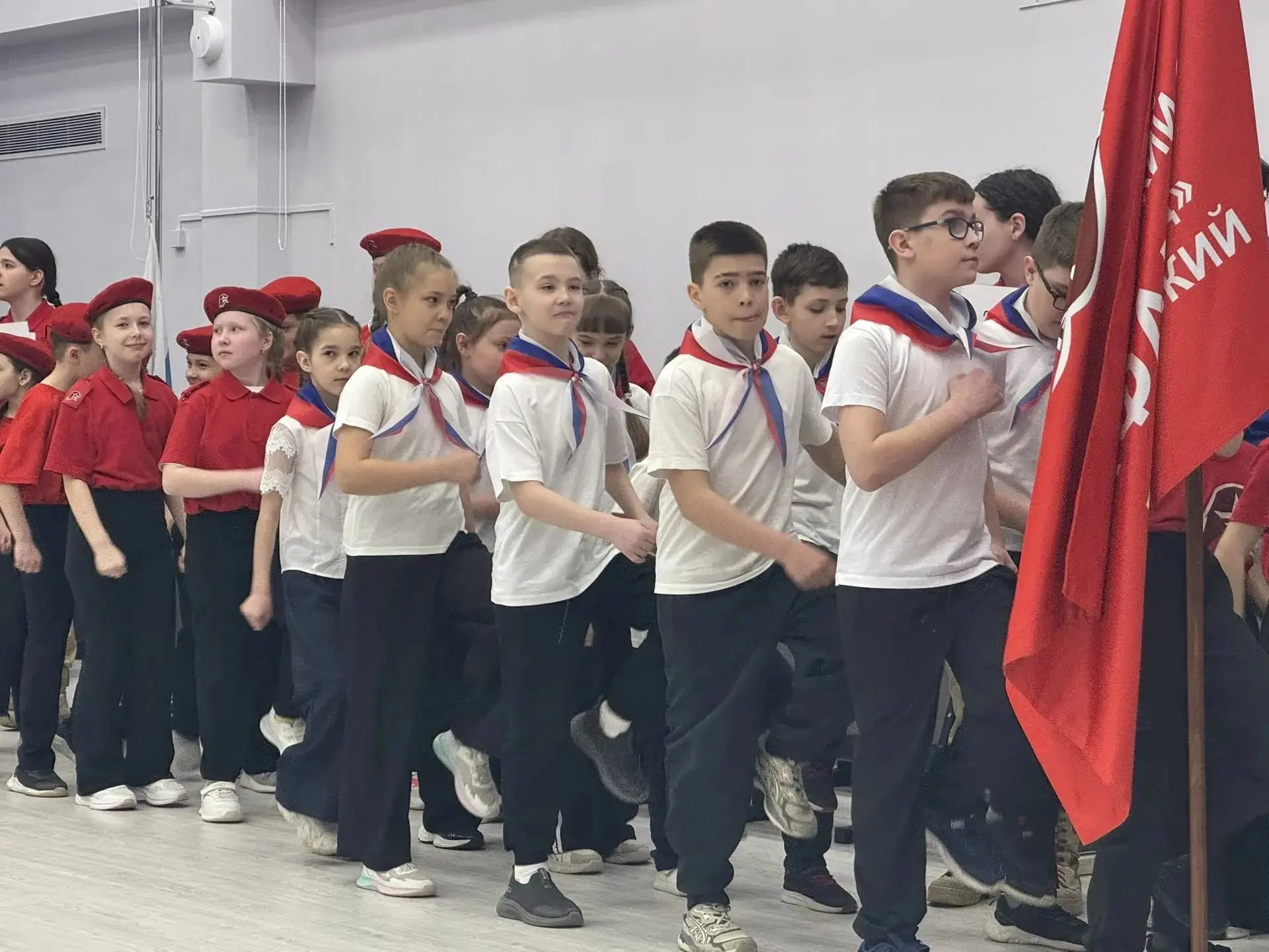 Наша команда — в тройке лучших!   31 марта в ГБОУ СОШ п.г.т. Рощинский прошёл муниципальный этап вое