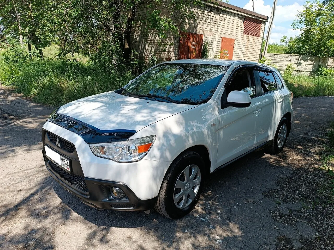 Продам MITSUBISHI ASX(2012 г.в)машина в хорошем состоянии вложений не требует сел и поехал,двигатель