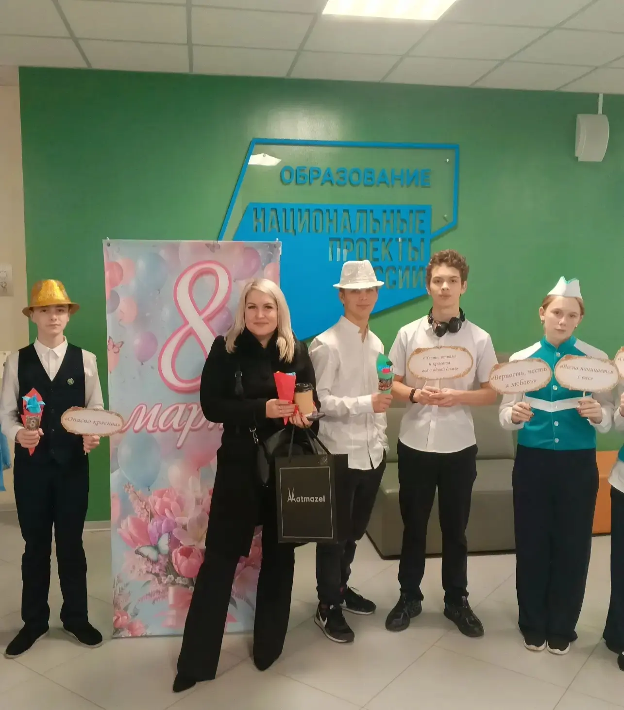 🚗Наши учащиеся и отряд ЮИД приняли участие в общегородской акции «Женщина за рулём» 🚗  В преддверии 