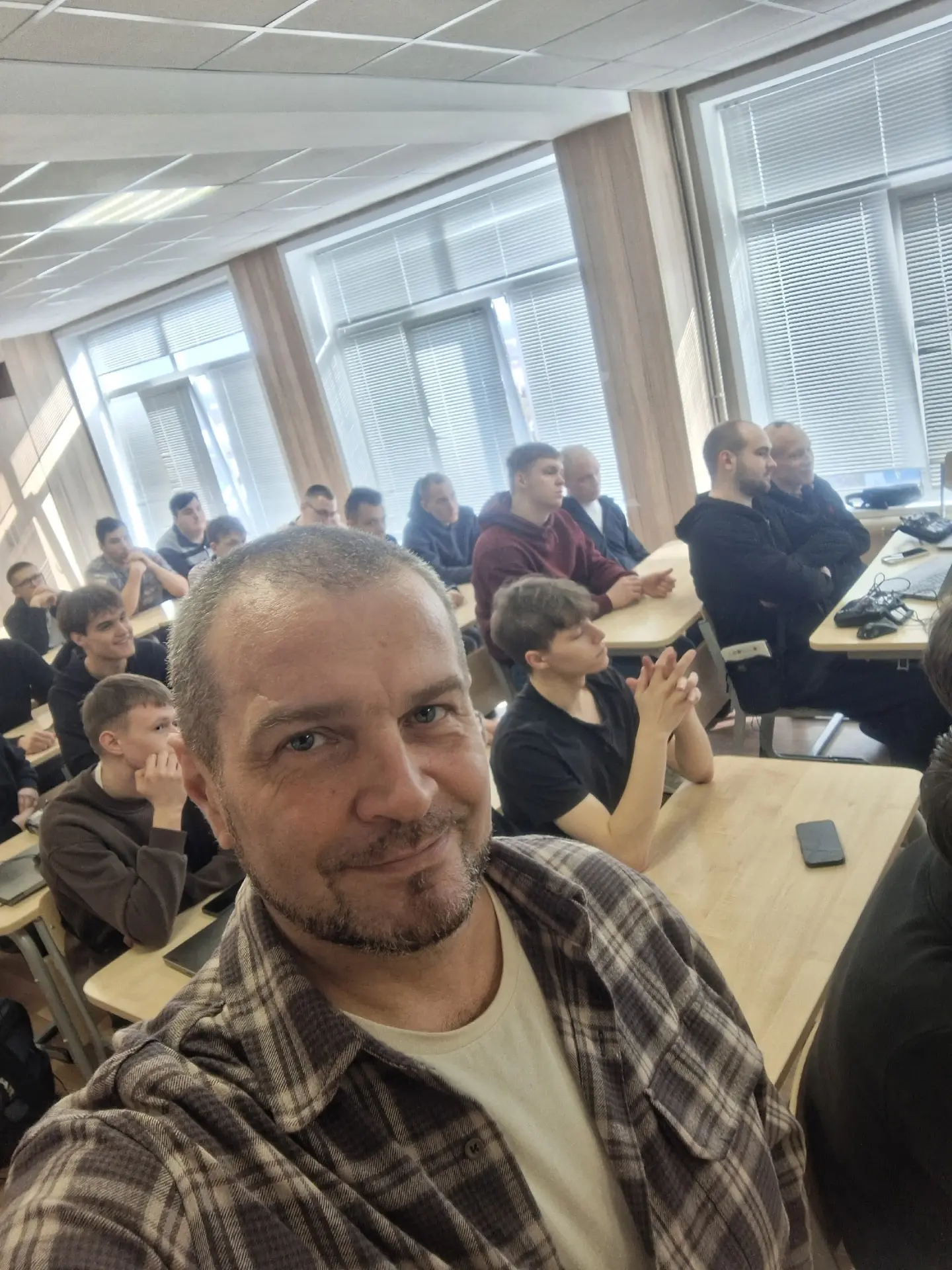 ✈️ Будущее уже здесь: студенты ВСК осваивают управление БПЛА!

16 марта студенты 4‑го курса ВСК посе