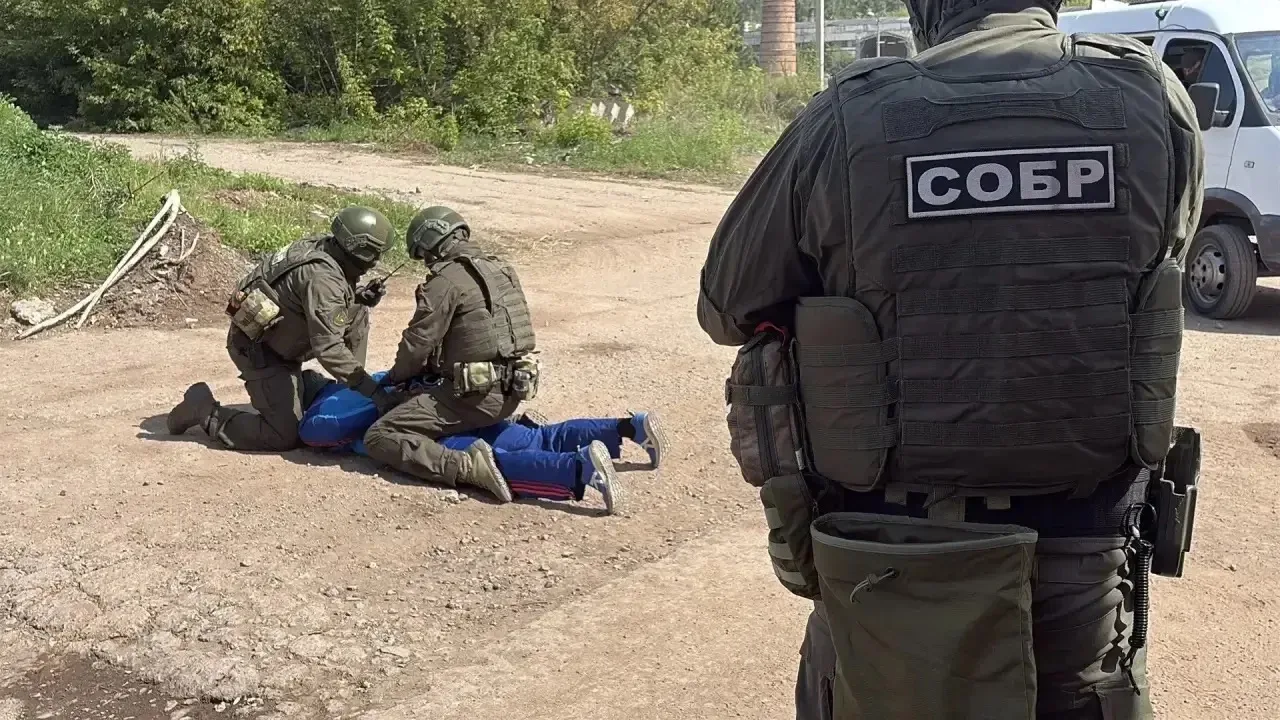 В Башкортостане при силовой поддержке СОБР Росгвардии задержаны подозреваемые в похищен...