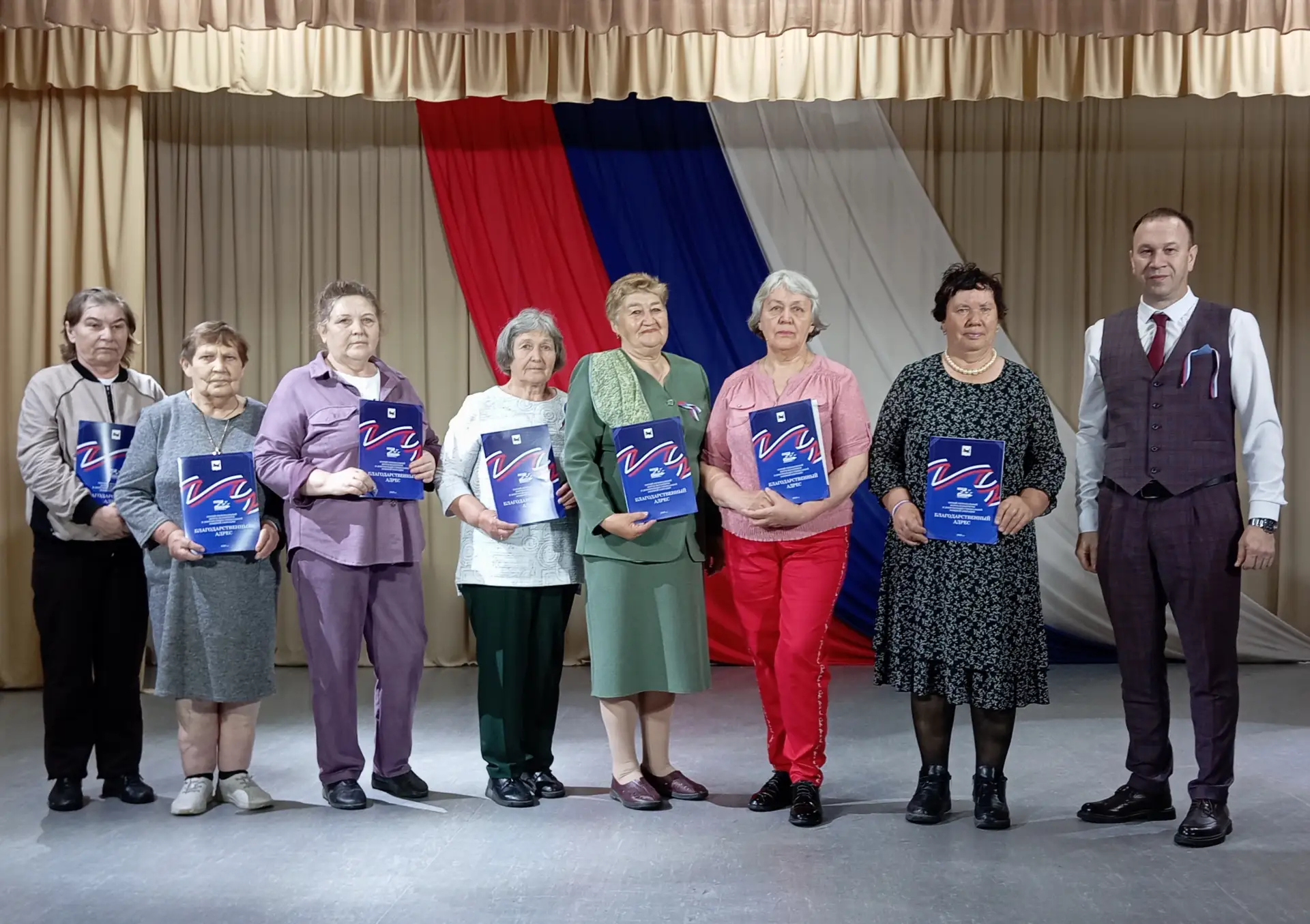 🎉 Митинг‑концерт «Россия в песне — Россия в сердце» в Балаганском Межпоселенческом ДК объединил жит
