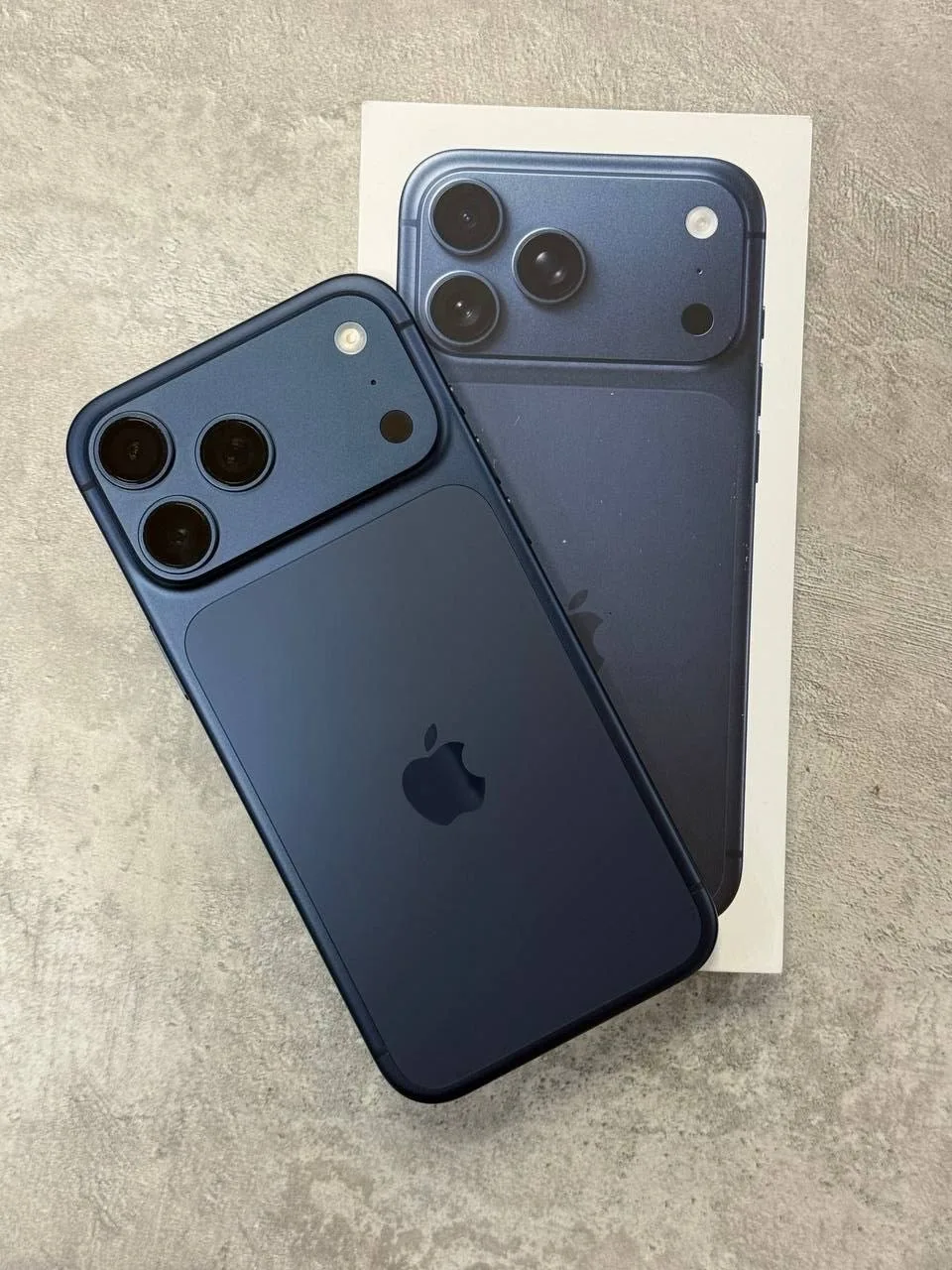 📱iPhone 17 Pro Max / 256 Гб 
💙В синем цвете 
🔥Состояние: идеальное, 10/10
❗️Не вскрывался
✅ True 
