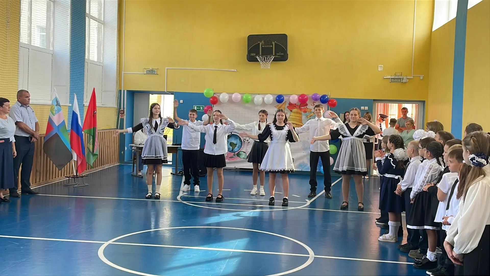 Сегодня для всех учащихся нашей школы прозвенел первый звонок нового учебного года. Утр...